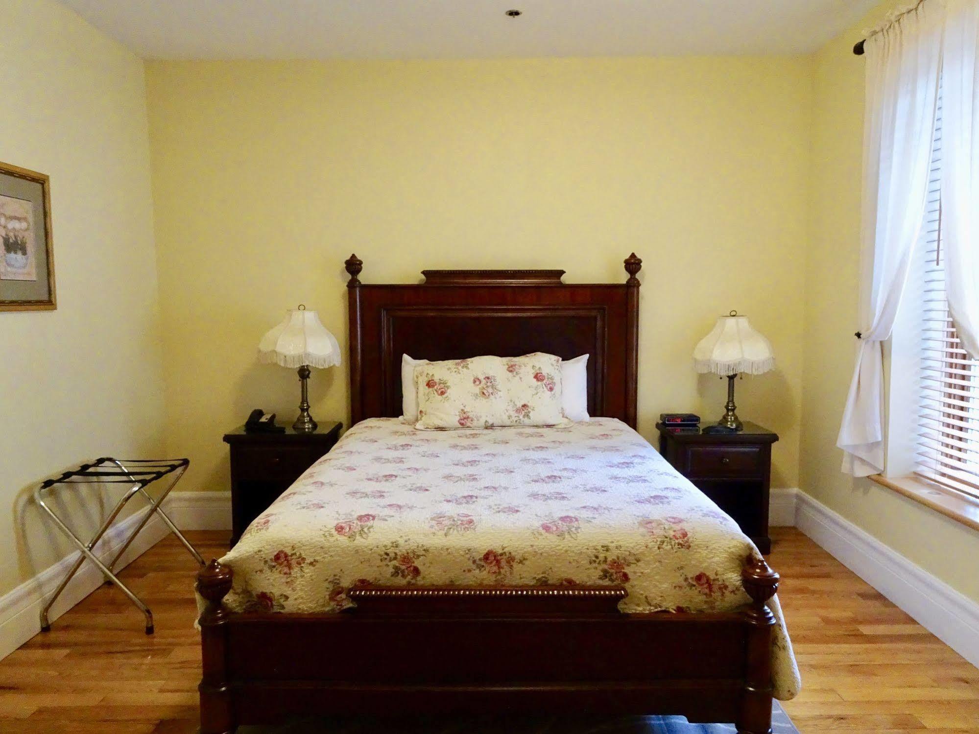 Auberge Le Jardin D'Antoine Montreal Luaran gambar