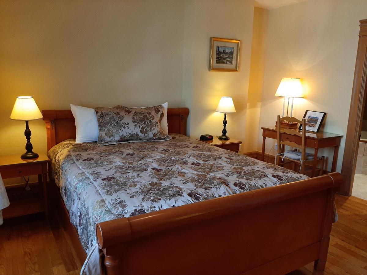 Auberge Le Jardin D'Antoine Montreal Luaran gambar